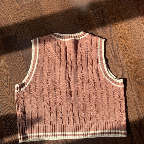 Sweater vest - Picture 2 of 3